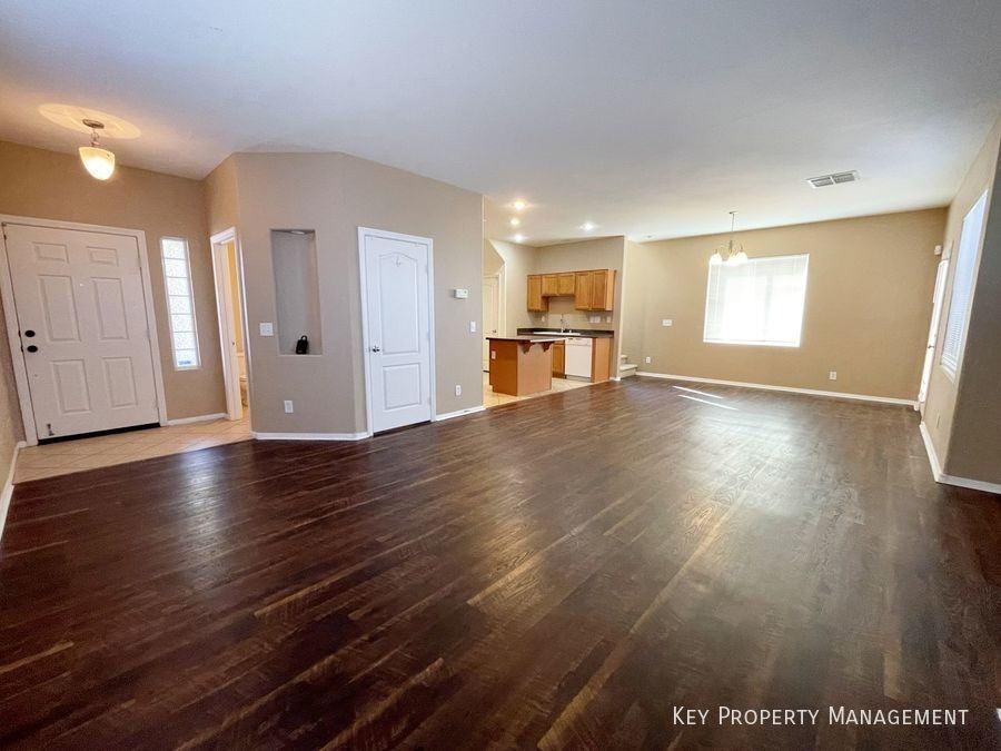 10519 Allegrini Dr - Photo 4 of 33