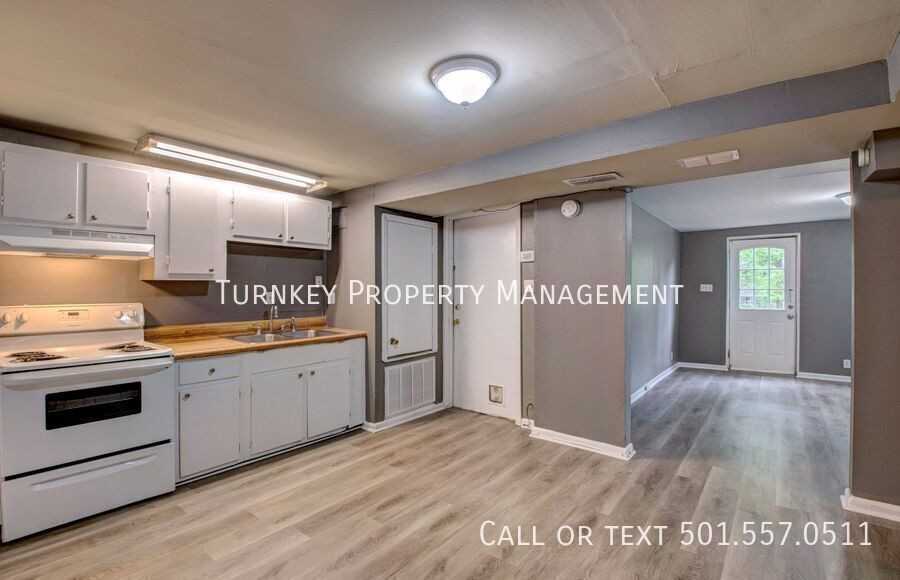 822 N Jackson St - Photo 4 of 13