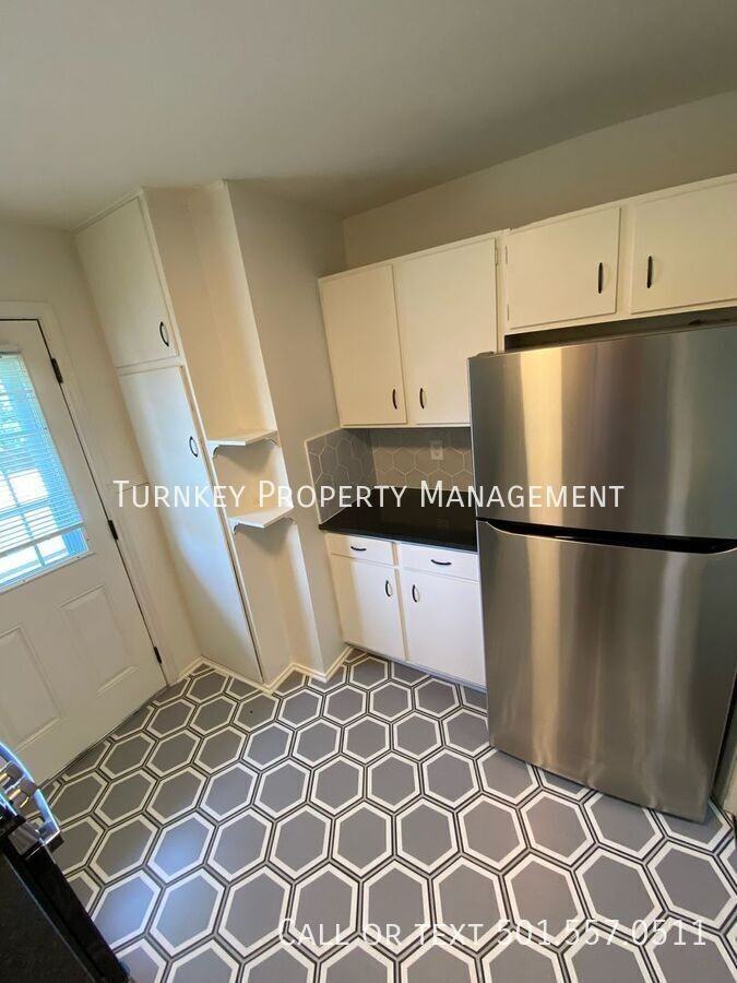 623 Sherman St - Photo 2 of 9