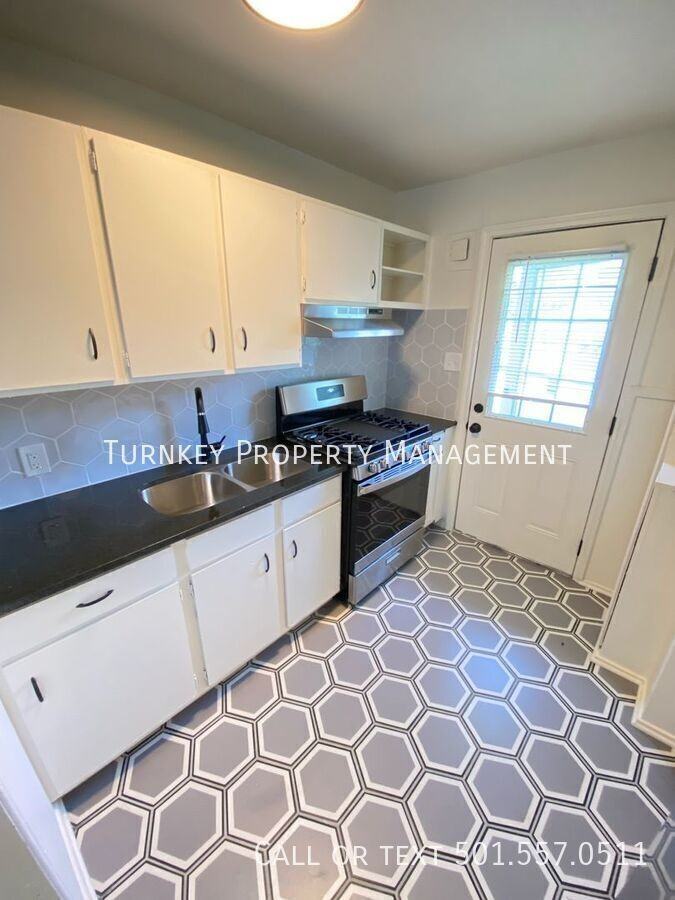 623 Sherman St - Photo 3 of 9