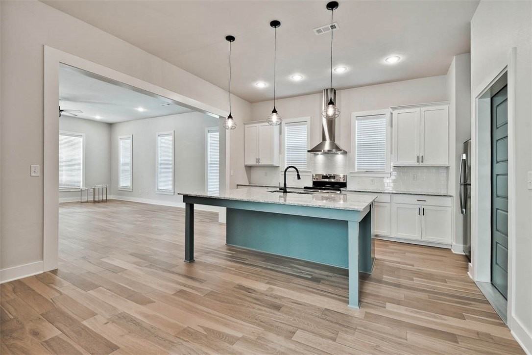 930 S College Ave - Photo 2 of 16