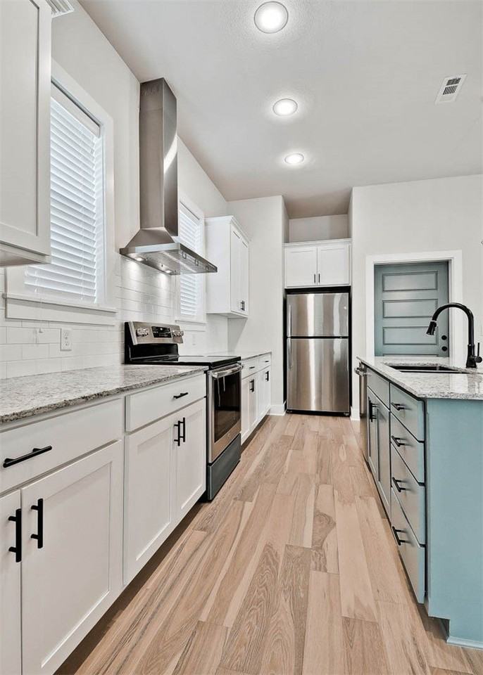 930 S College Ave - Photo 5 of 16