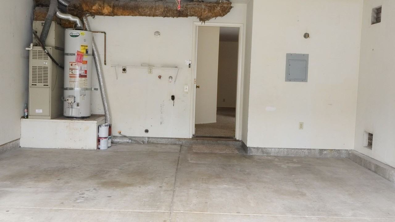 310 Windjammer Cir - Photo 4 of 32