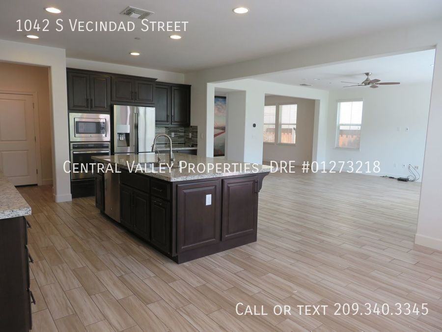 1042 S Vecindad St - Photo 6 of 18