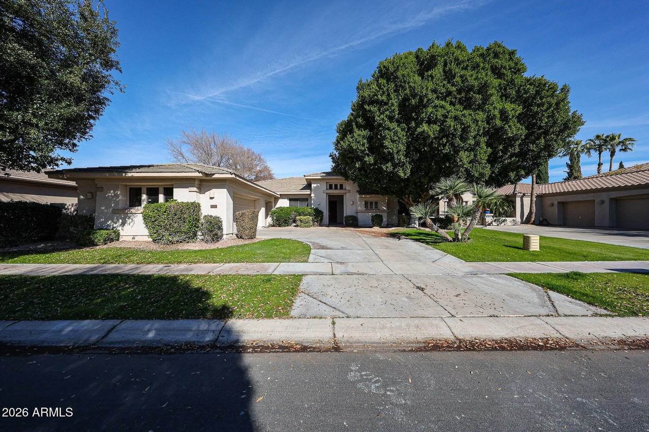 1710 W Bartlett Way - Photo 2 of 50