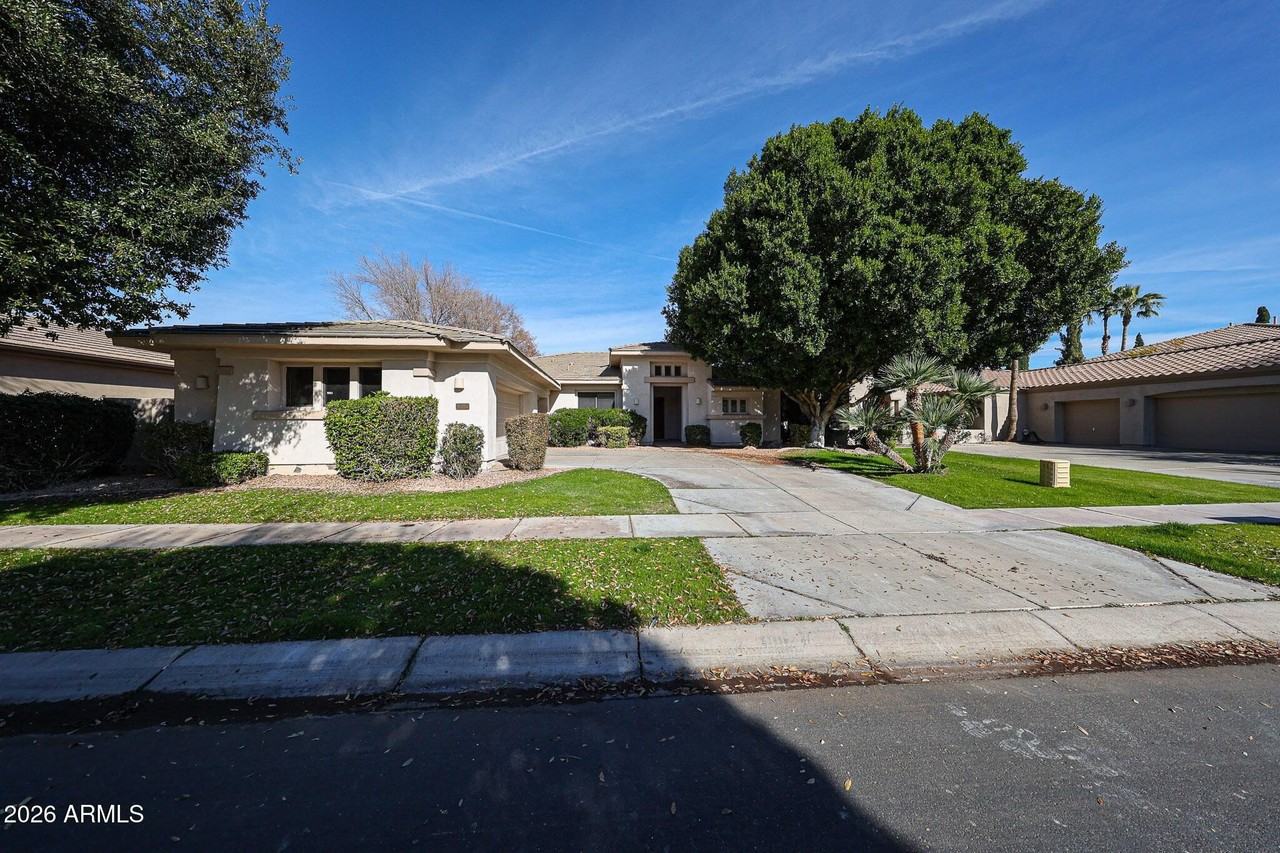 1710 W Bartlett Way - Photo 3 of 50