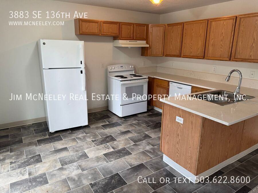 3883 Se 136th Ave - Photo 2 of 20