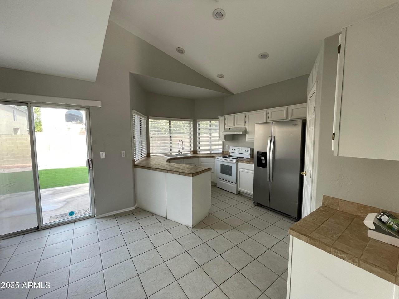 5222 W Fairview St - Photo 3 of 22