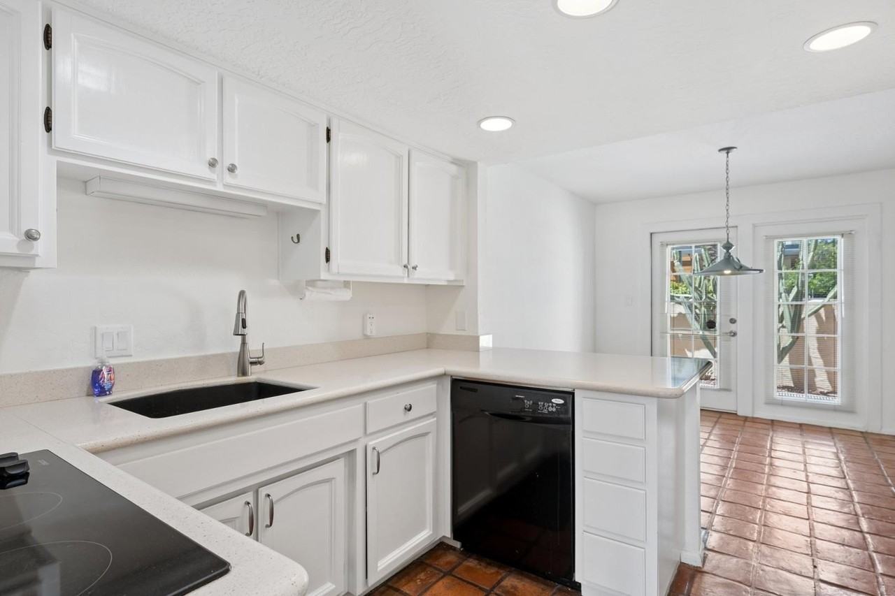 6150 N Scottsdale Rd #42 - Photo 7 of 41