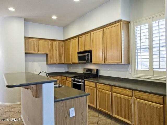2732 W Florimond Rd - Photo 2 of 33