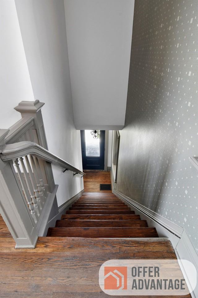 102 Florida St Uppr - Photo 2 of 10