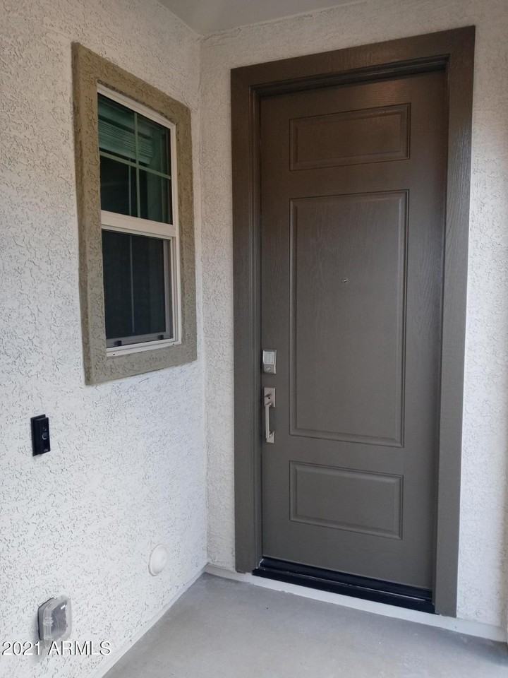 440 S 202nd Ln - Photo 5 of 6