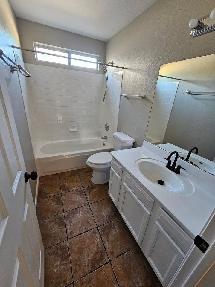 406 E Century Ave - Photo 4 of 9