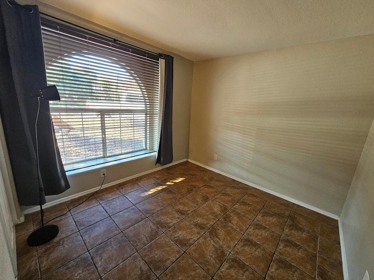 406 E Century Ave - Photo 6 of 9