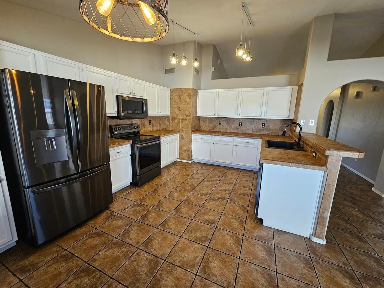 406 E Century Ave - Photo 7 of 9