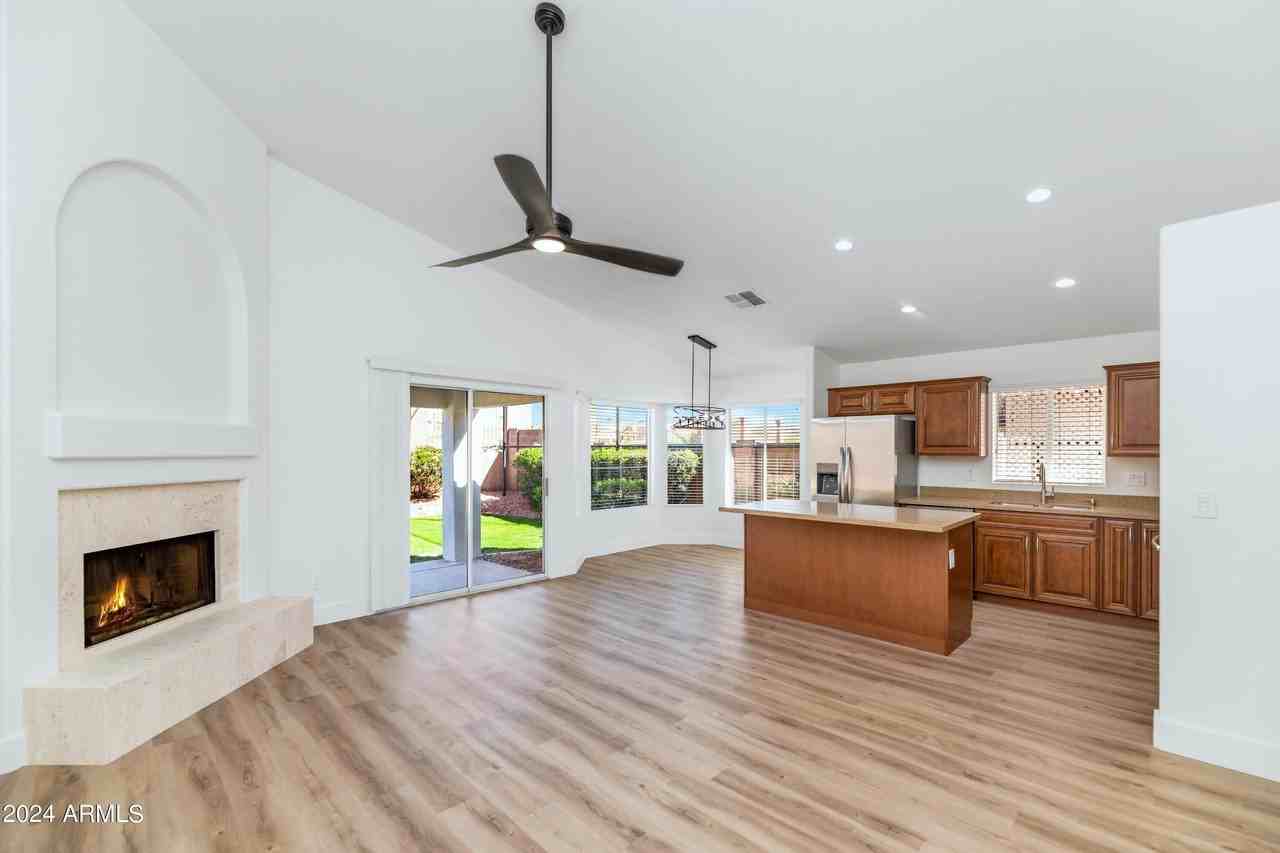 1706 E Windsong Dr - Photo 2 of 21