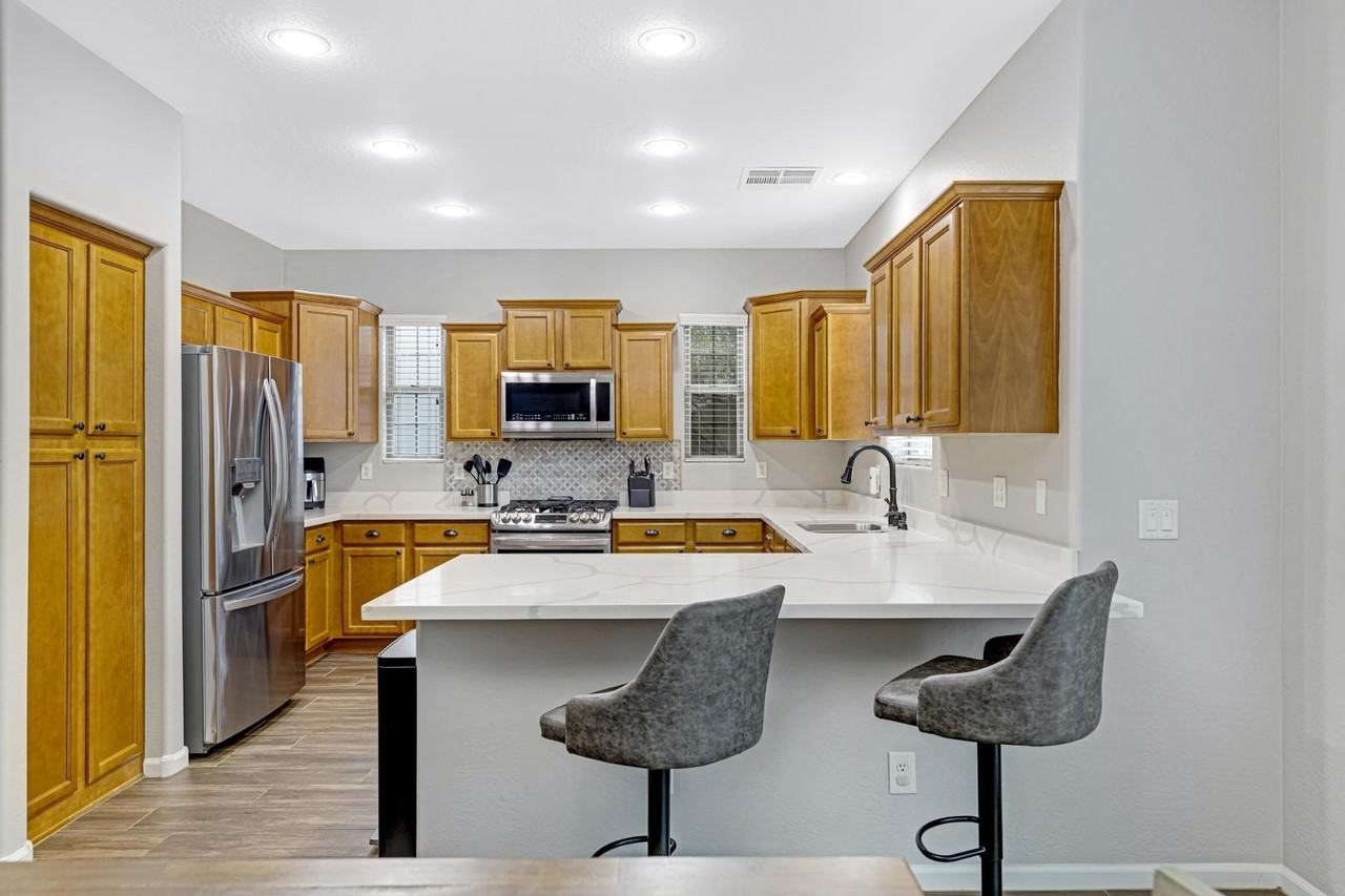 15366 W Bloomfield Rd - Photo 3 of 32