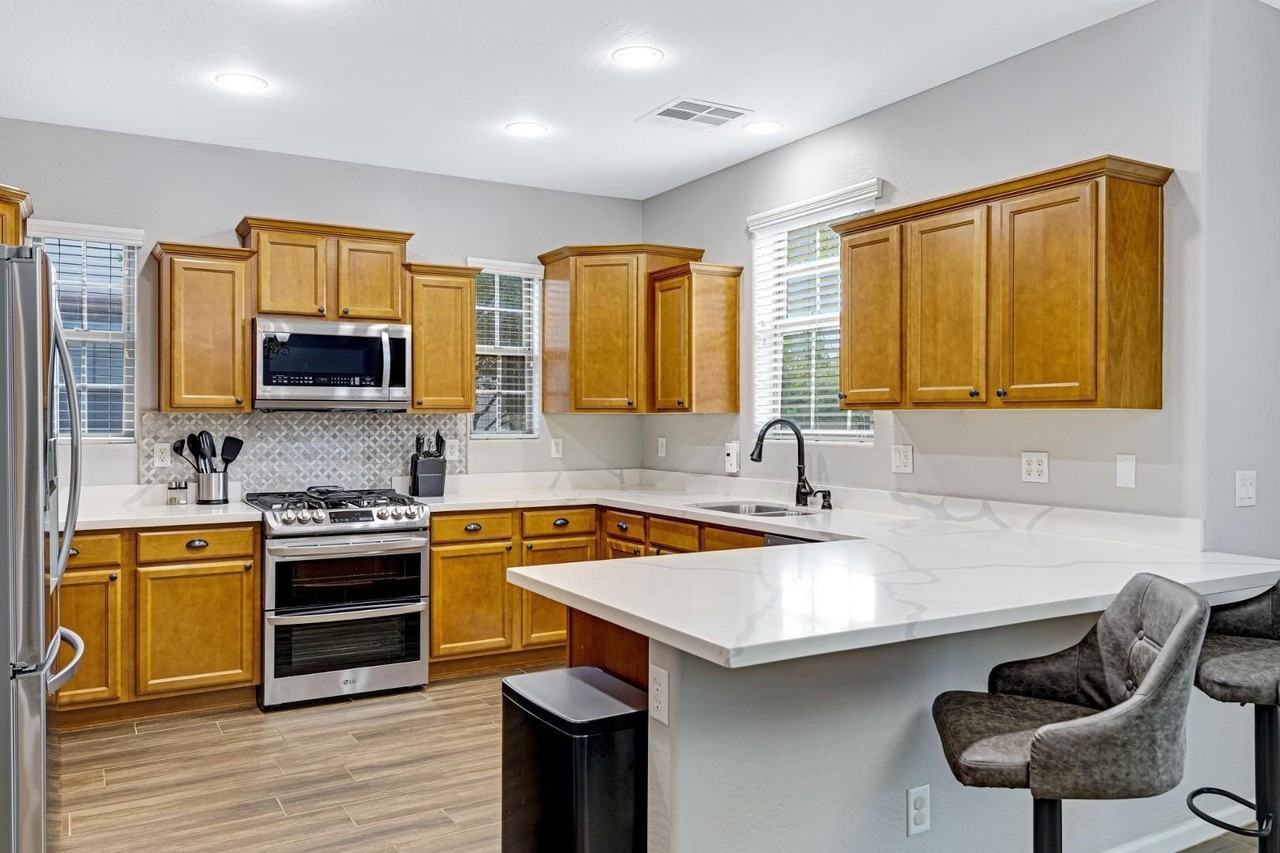 15366 W Bloomfield Rd - Photo 4 of 32