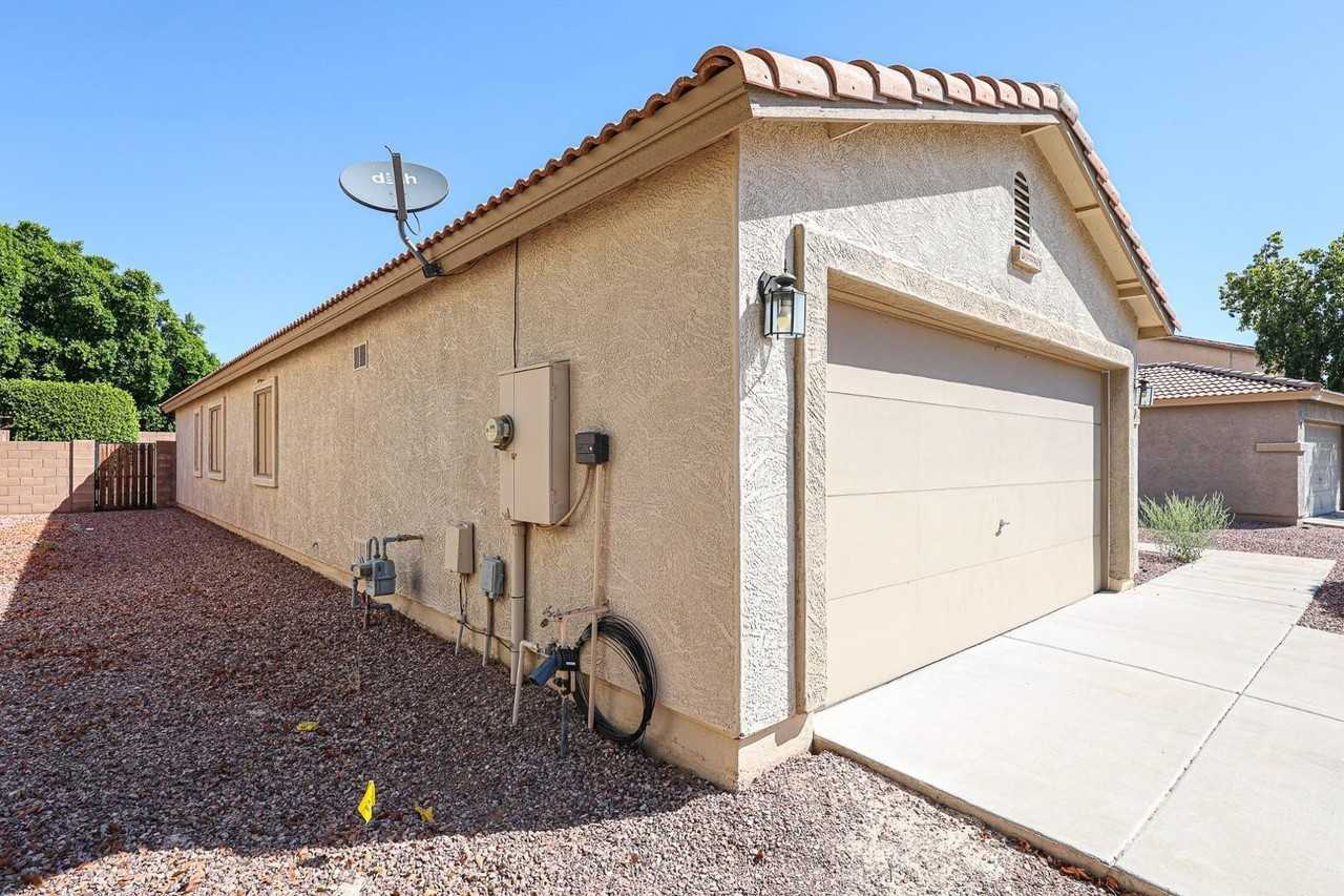 16034 W Winchcomb Dr - Photo 6 of 45