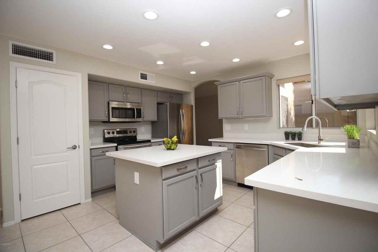 3661 W Linda Ln - Photo 4 of 34