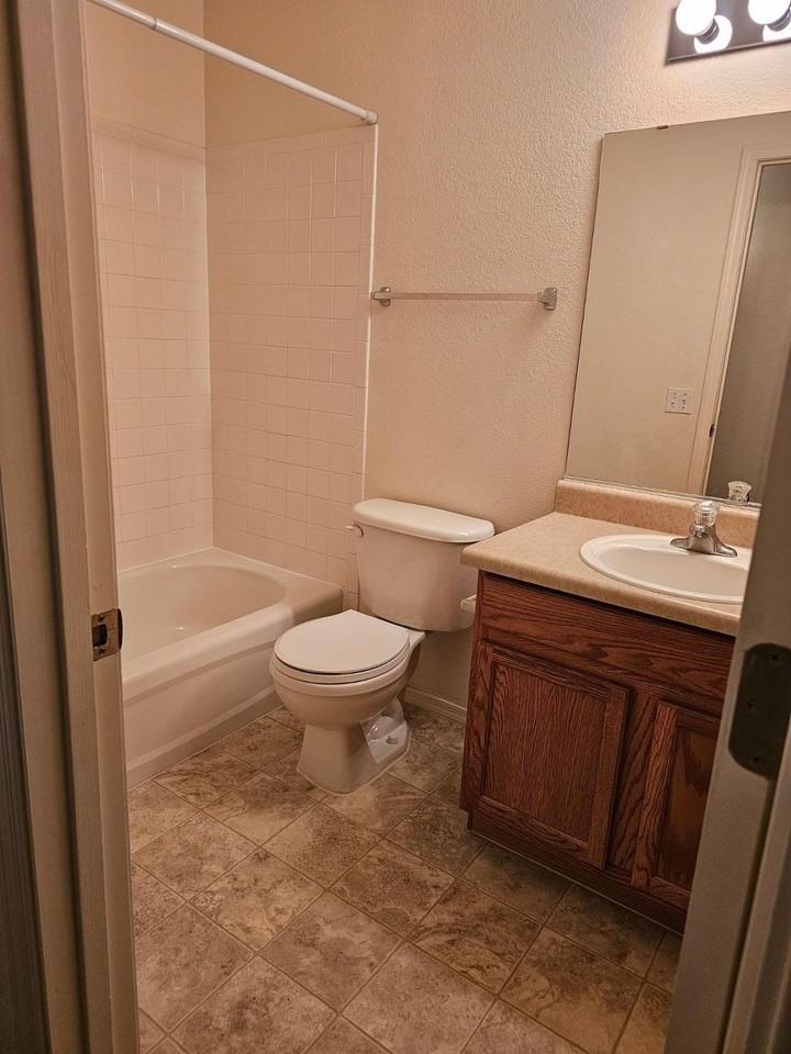 5330 Sonora St - Photo 3 of 11