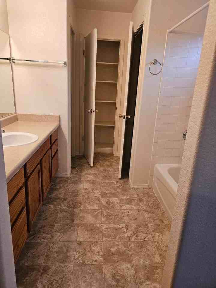 5330 Sonora St - Photo 6 of 11