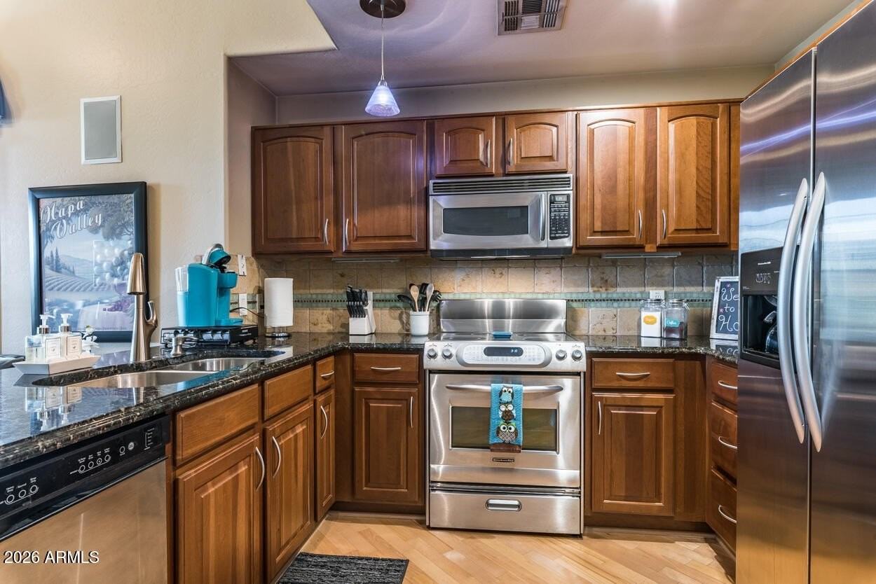 1664 E Bridgeport Pkwy - Photo 2 of 29