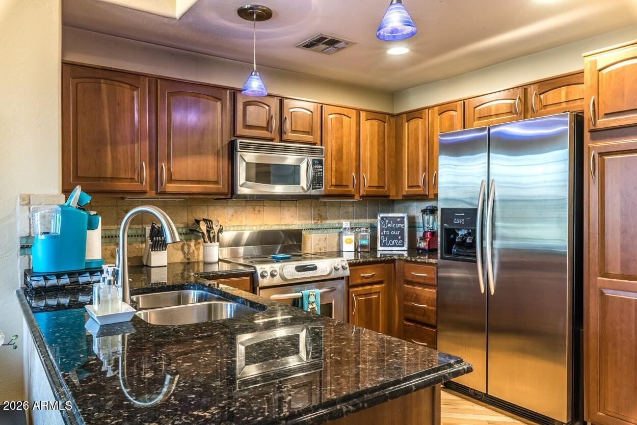 1664 E Bridgeport Pkwy - Photo 3 of 29