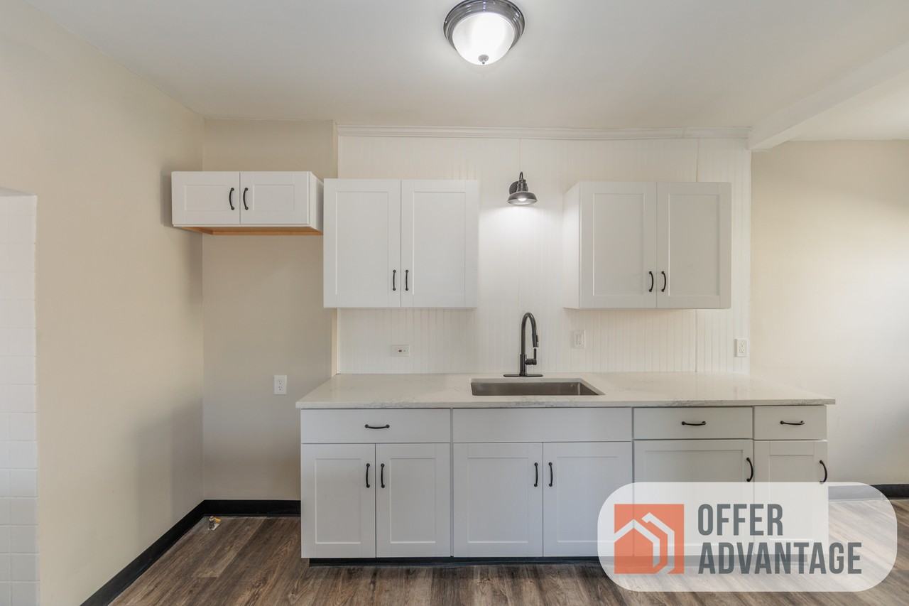 1284 Avondale Rd - Photo 2 of 10