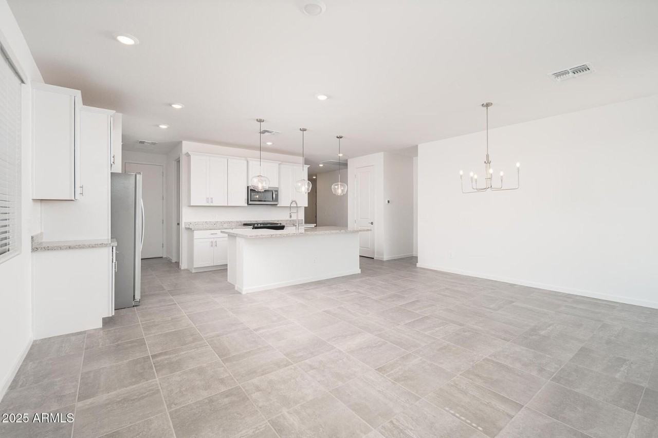 17305 W Sanna St - Photo 6 of 25