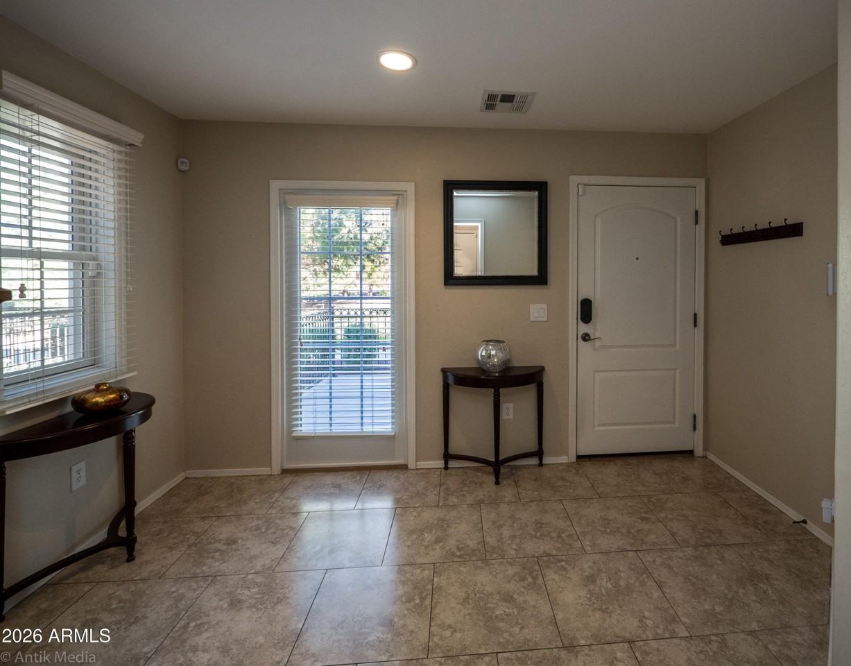 1628 E Canyon Creek Dr - Photo 2 of 50