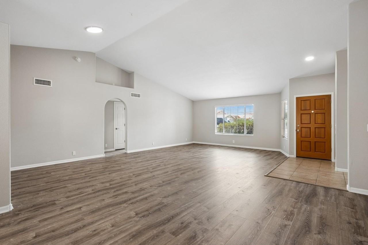 8734 W Bloomfield Rd - Photo 7 of 38