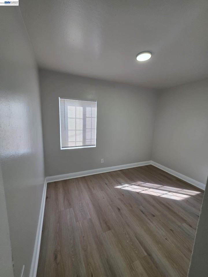 20331 Concord Ave - Photo 2 of 5