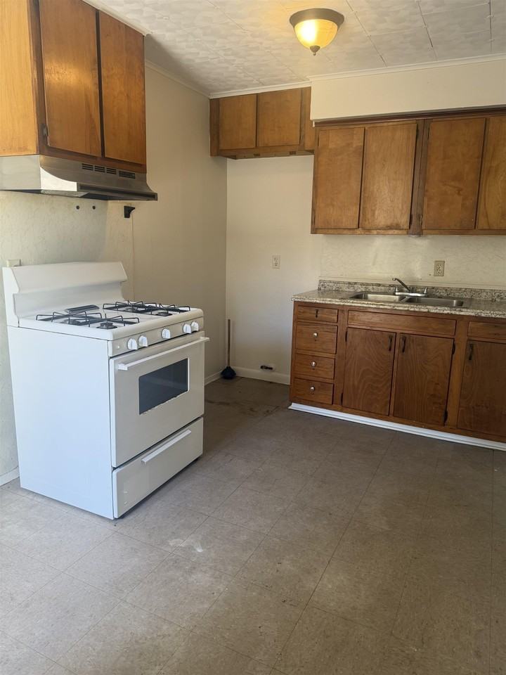 211 Saint Malo St - Photo 5 of 11