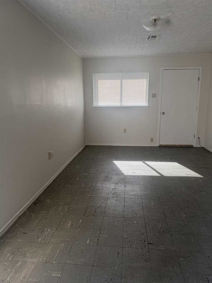 211 Saint Malo St - Photo 6 of 11