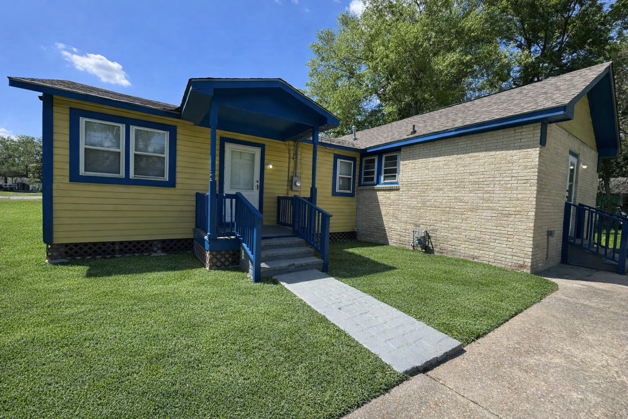 2127 71st Ave - Photo 2 of 26