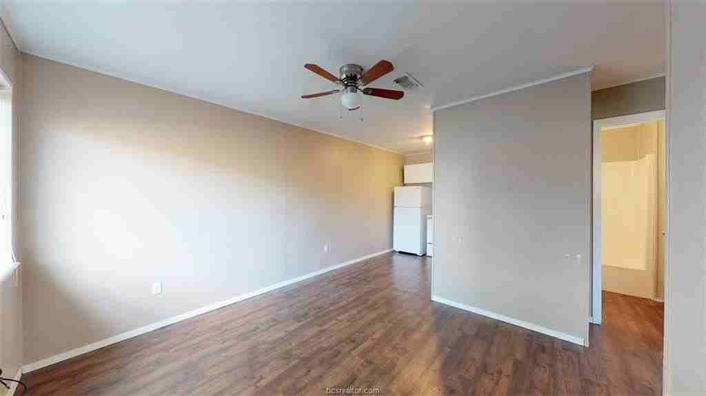 204 Lynn Dr #B - Photo 2 of 17