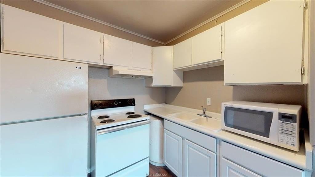 204 Lynn Dr #B - Photo 6 of 17