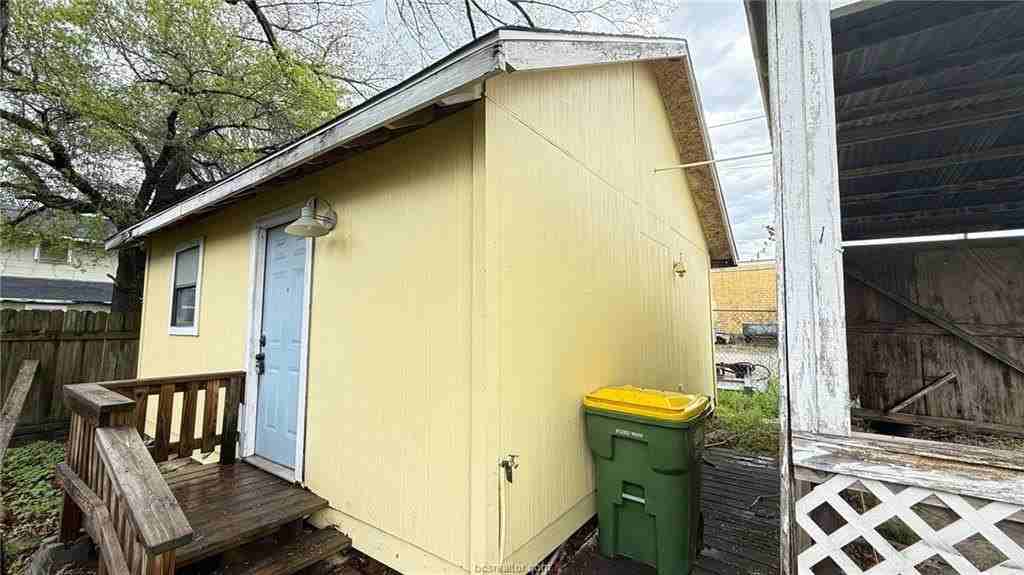 1207 S Magnolia St #B - Photo 2 of 8