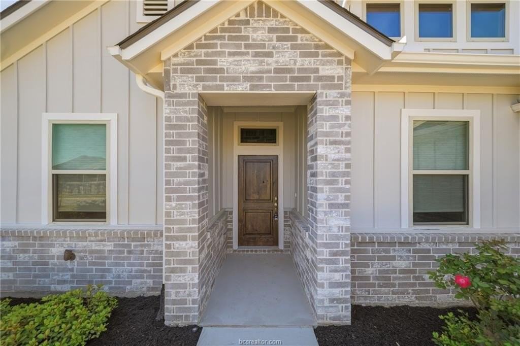 3019 Wolfpack Loop - Photo 2 of 36