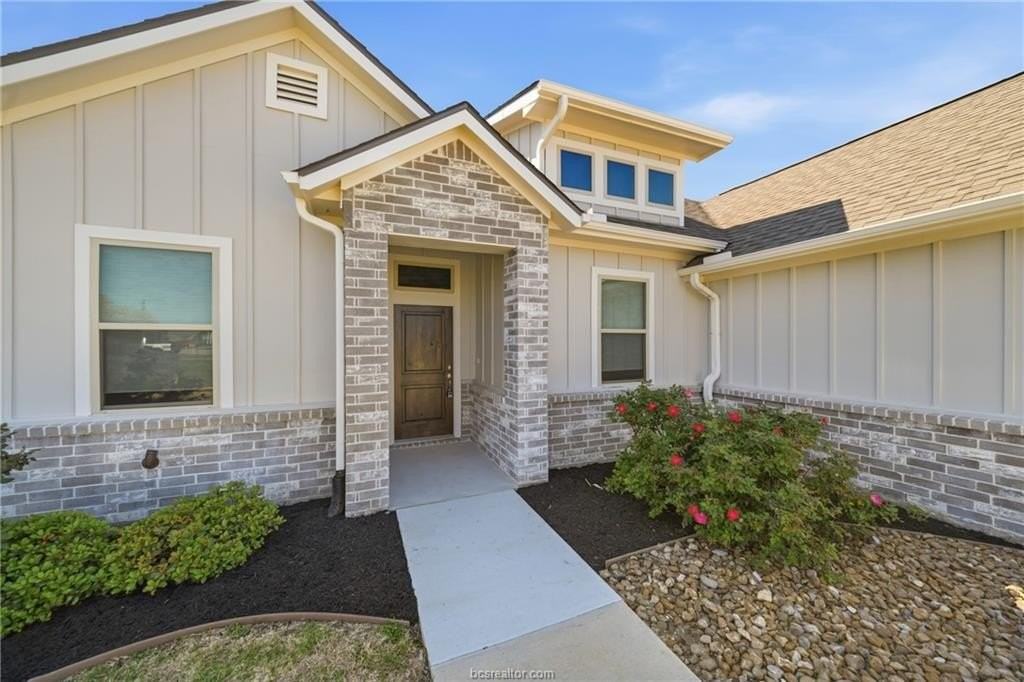 3019 Wolfpack Loop - Photo 3 of 36