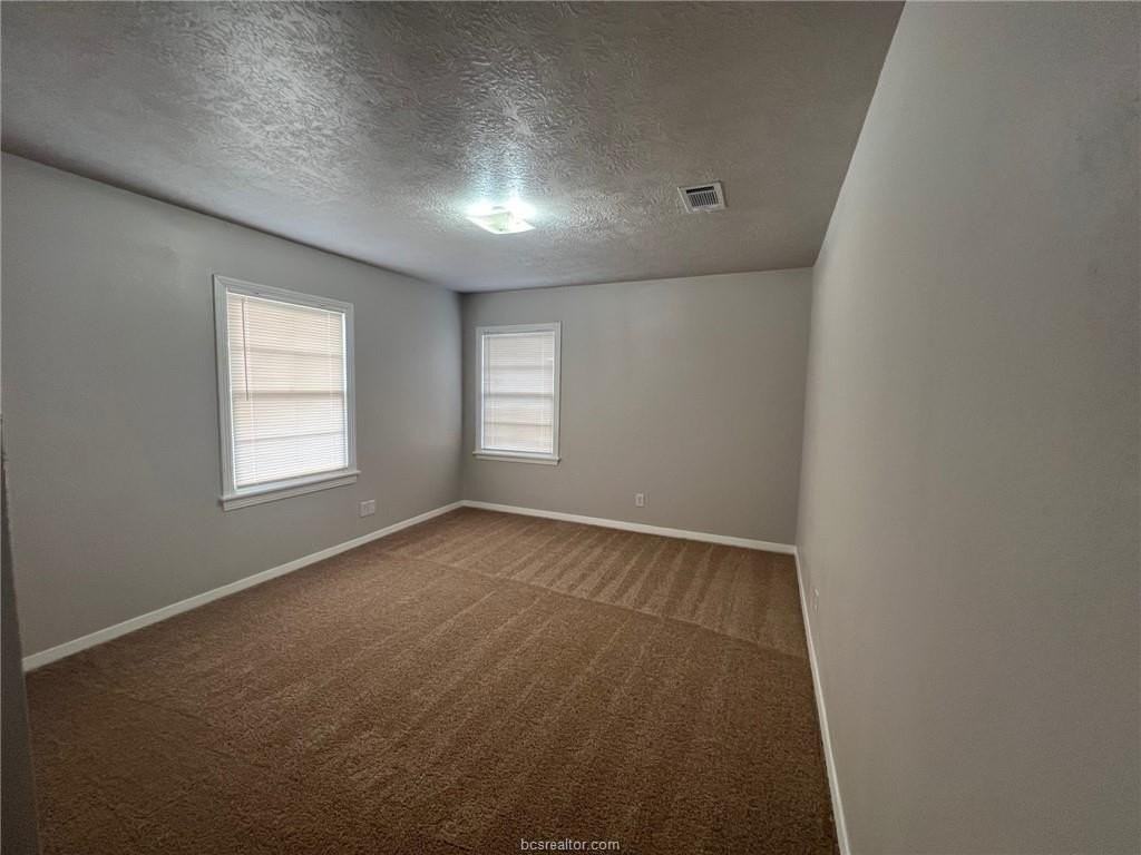 420 Gilbert St - Photo 5 of 7