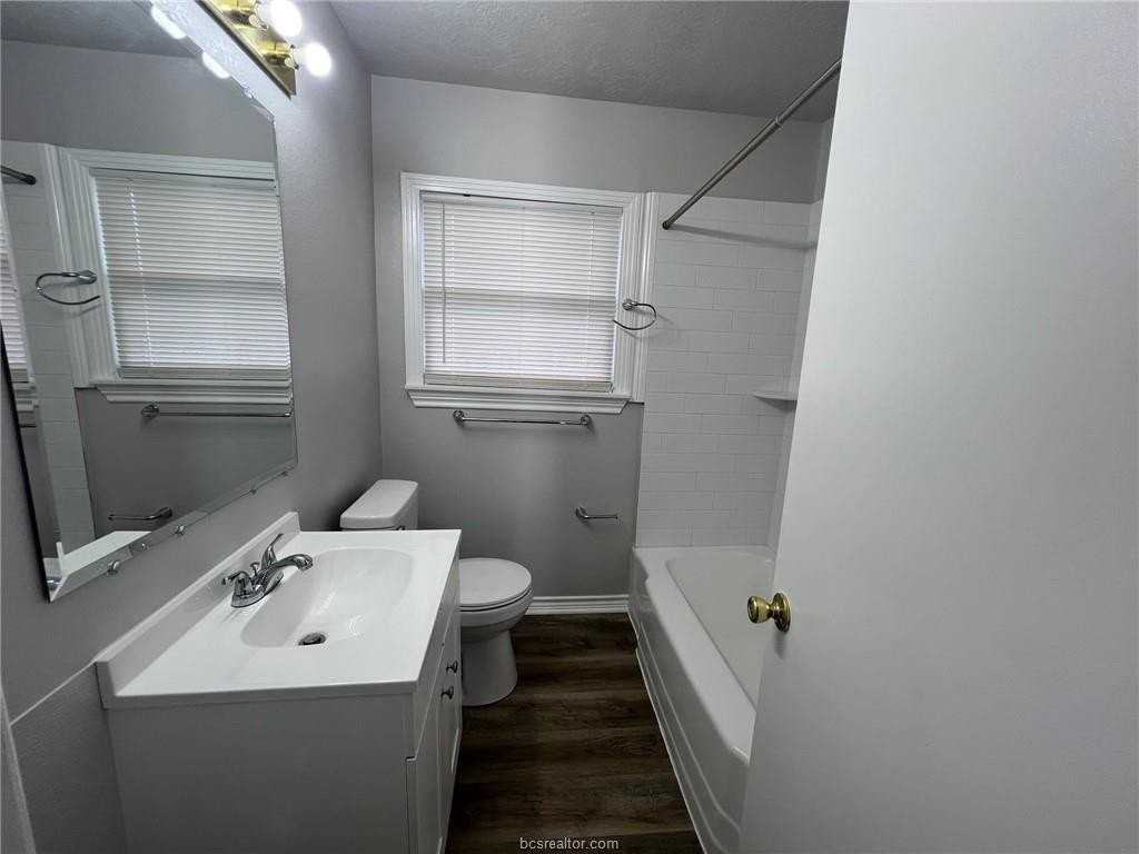 420 Gilbert St - Photo 7 of 7