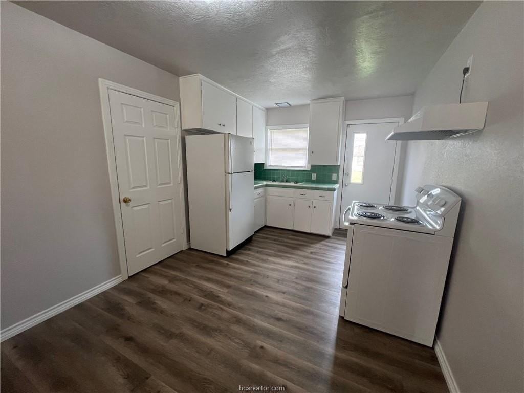 422 Gilbert St - Photo 2 of 10