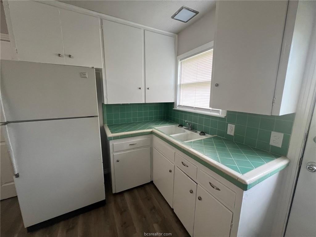 422 Gilbert St - Photo 3 of 10