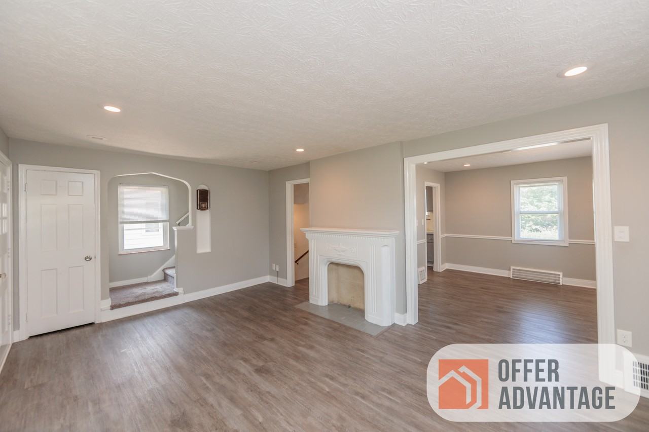 376 E 215th St #1 - Photo 3 of 10