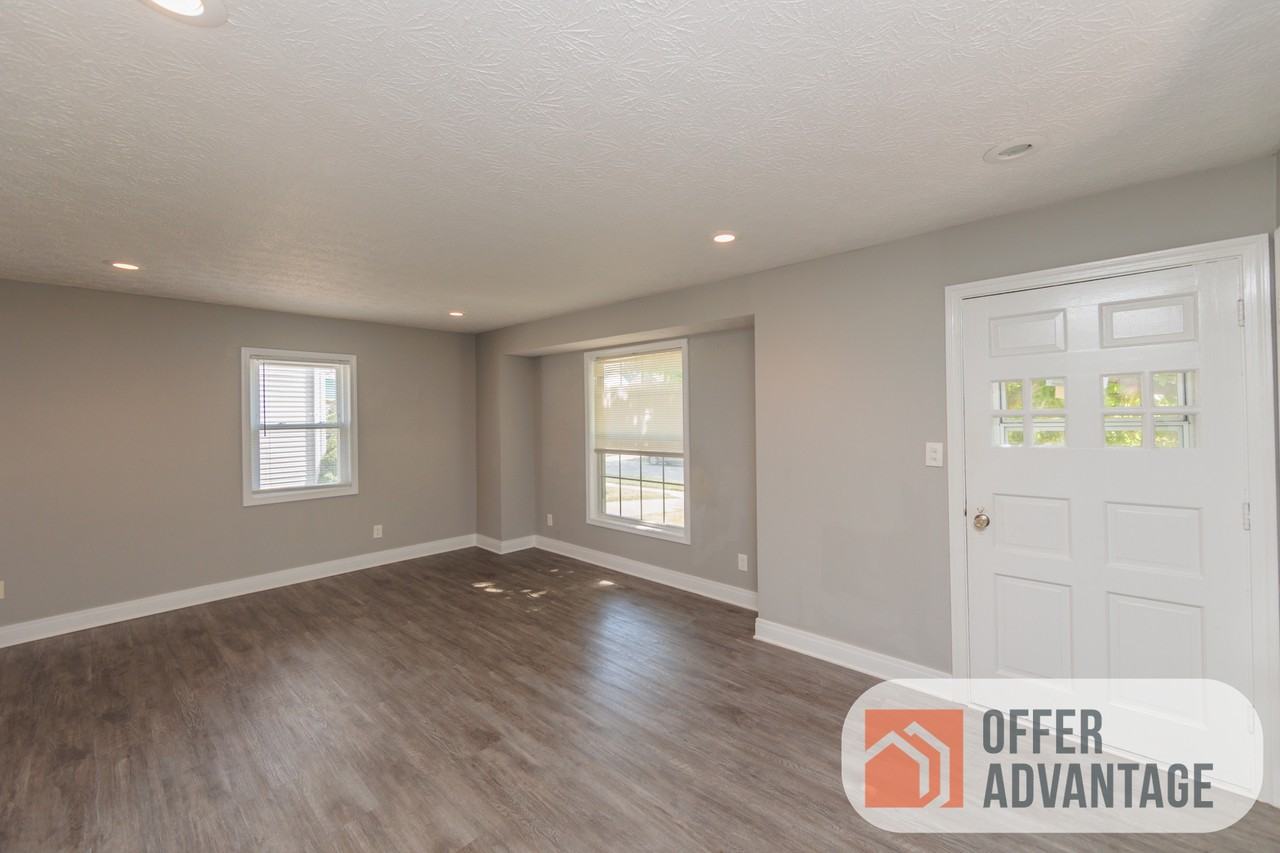 376 E 215th St #1 - Photo 4 of 10