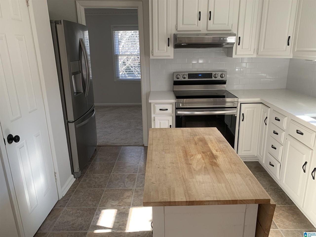 1624 Lakewood Dr - Photo 3 of 11