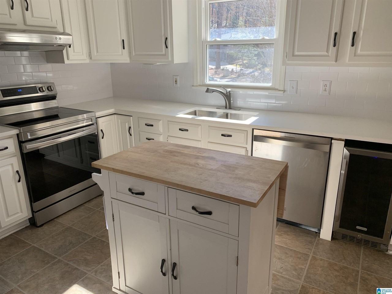 1624 Lakewood Dr - Photo 4 of 11