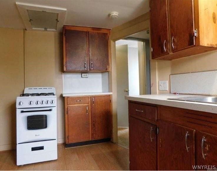 57 1/2 Liberty St - Photo 6 of 10